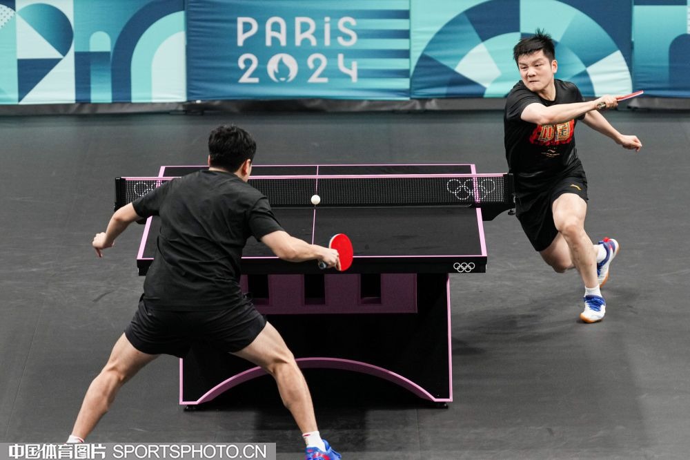 费尔明禁区的反抢，手球了！